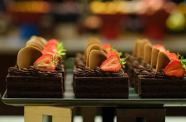 Làm thế nào để nhân viên nhà hàng buffet hiểu rõ quy trình vệ sinh an toàn thực phẩm?