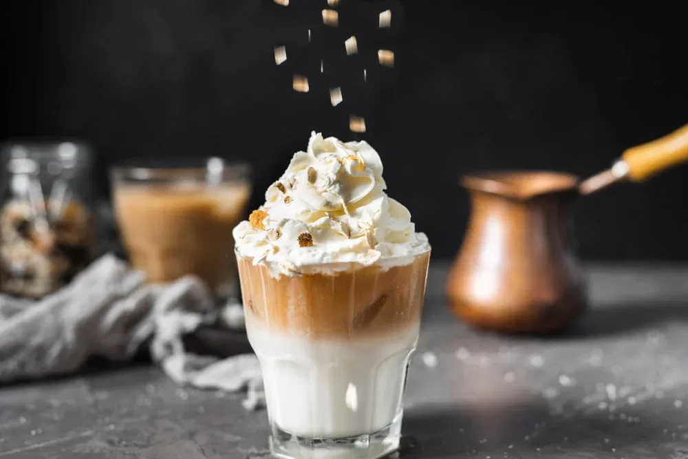 Cách Thưởng Thức Coffee Ý Với Kem Tươi – Sự Kết Hợp Tuyệt Vời Giữa Thanh Lịch và Hương Vị