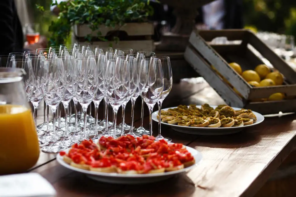 Quy Trình Vệ Sinh Nhà Hàng Buffet Hiệu Quả, Đảm Bảo Không Gian Ăn Uống Luôn Sạch Sẽ