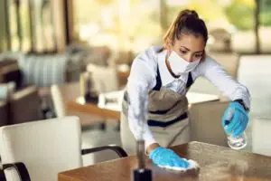 Cách vệ sinh bàn ghế nhà hàng buffet sạch sẽ, đảm bảo an toàn thực phẩm cho thực khách