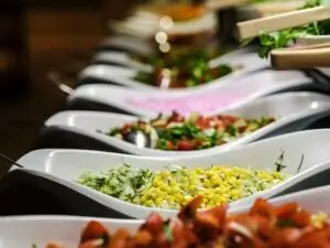 Những lỗi vệ sinh an toàn thực phẩm thường gặp trong nhà hàng buffet và cách khắc phục