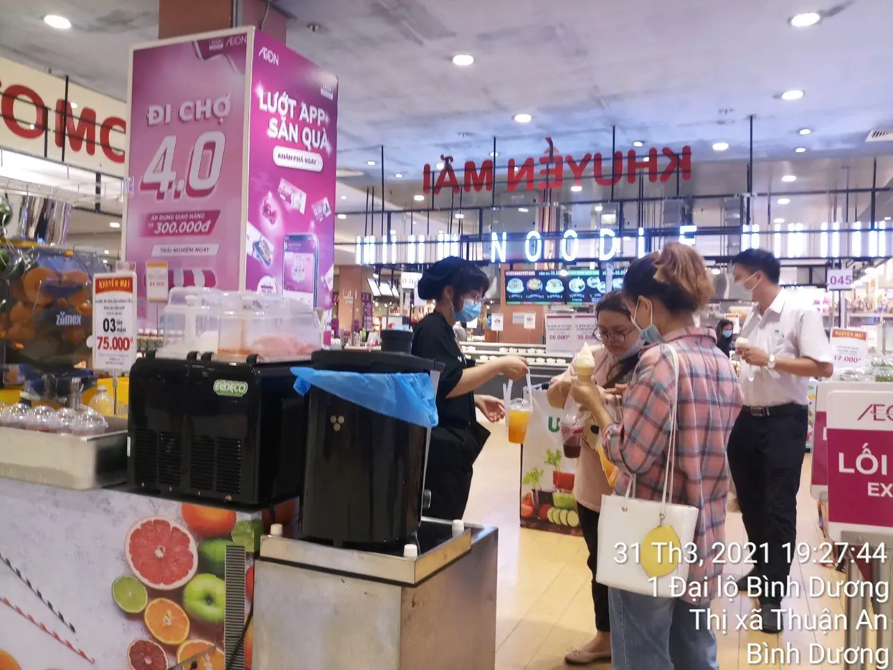 Máy vắt cam thương mại Zumex: Giải pháp tối ưu cho việc kinh doanh nước ép