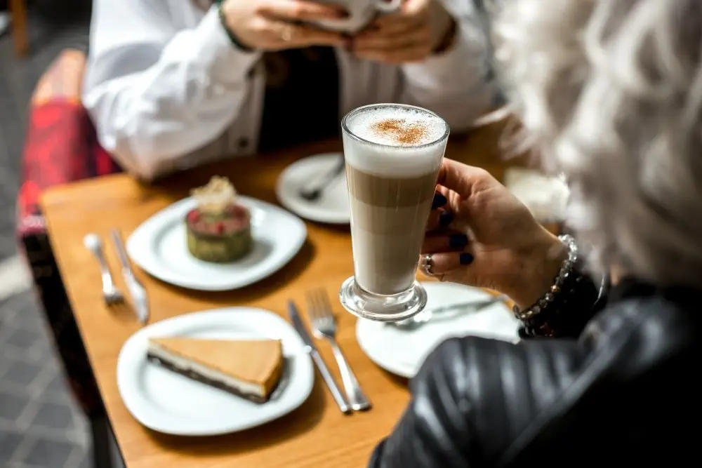 Cách Thưởng Thức Coffee Ý Trong Các Dịp Đặc Biệt: Văn Hóa, Nghi Thức và Khoảnh Khắc Đáng Nhớ